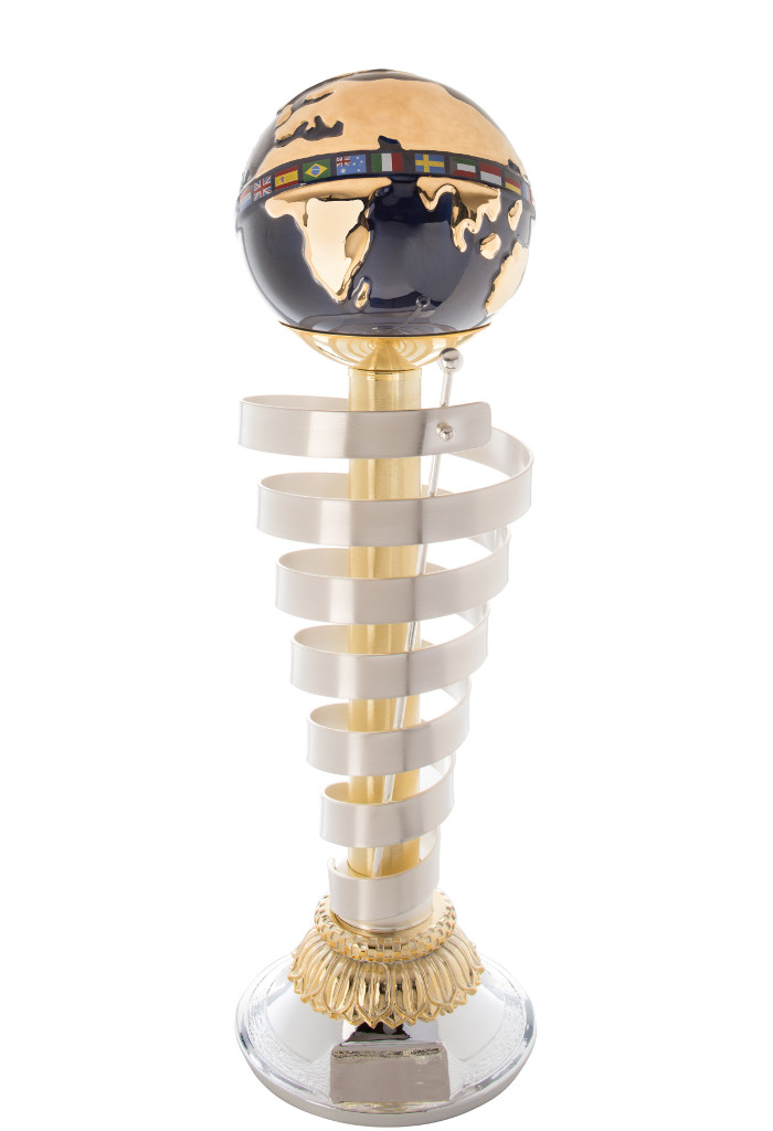 Trofeo con globo in fine ceramica